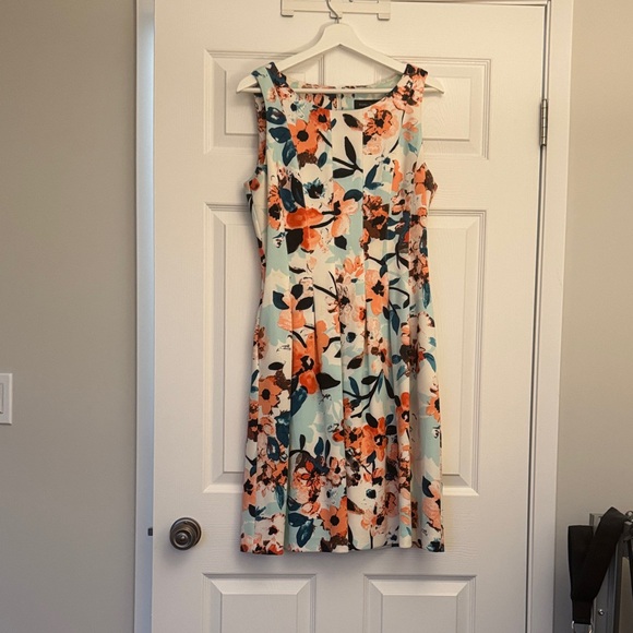 Ivanka Trump Dresses & Skirts - Ivanka Trump Floral Sleeveless Dress